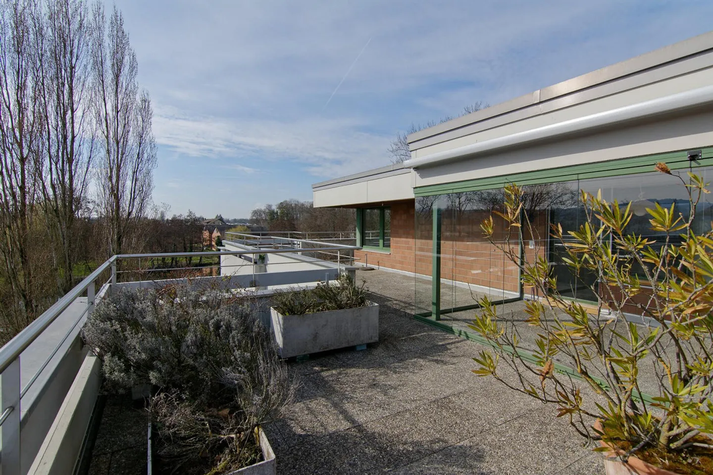 5.5-Room Penthouse Apartment with Lake View - Photo 27 of 30
