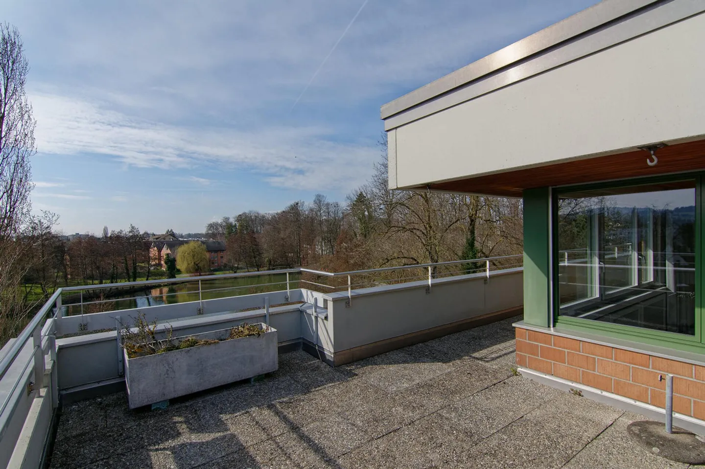 5.5-Room Penthouse Apartment with Lake View - Photo 28 of 30