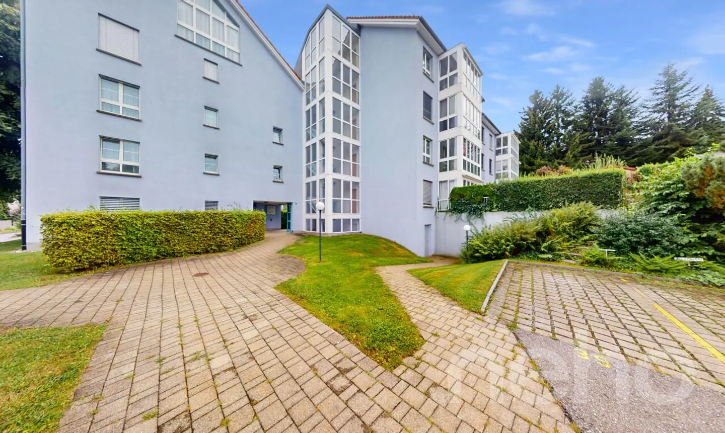 Charmante appartement 3.5 pièces avec jardin d'hiver & cheminée à Wittenbach - Photo 1 sur 11