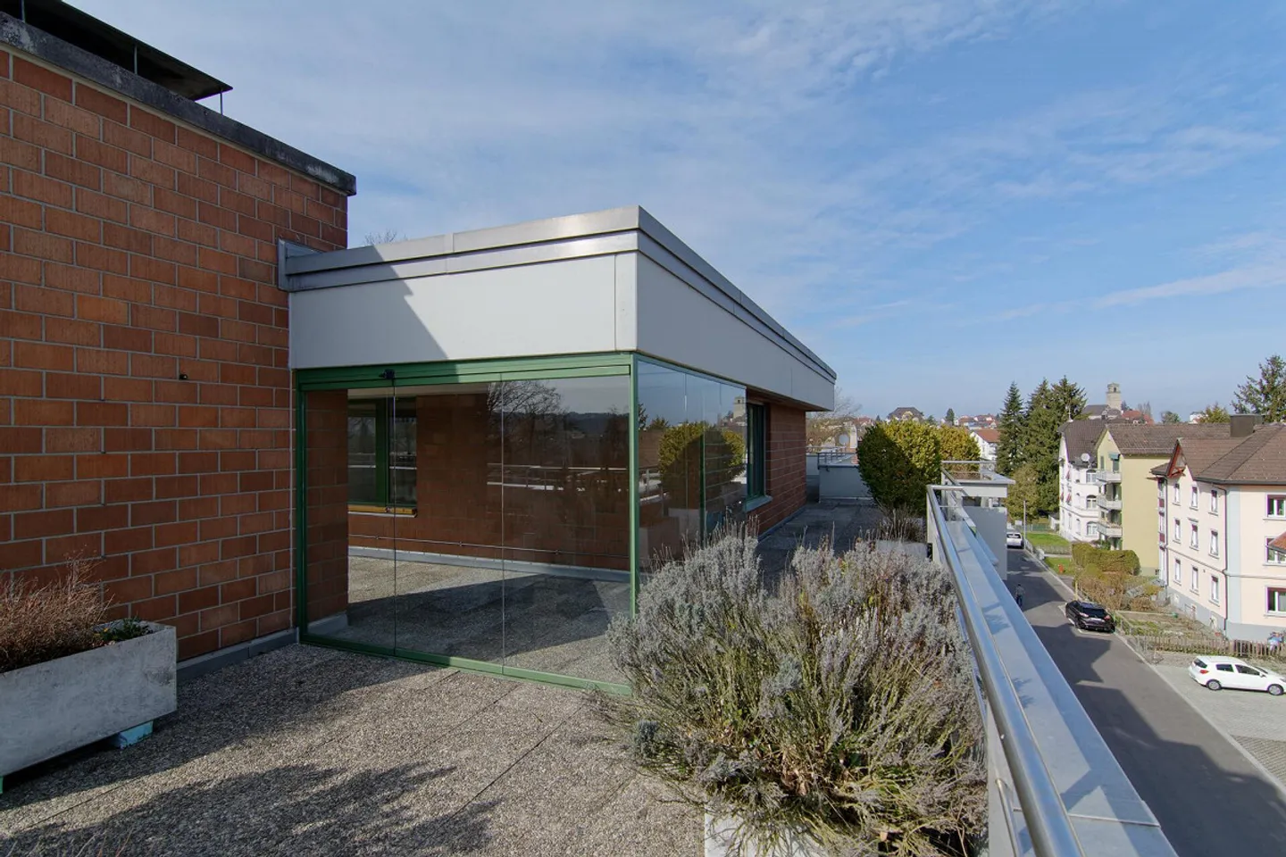 5.5-Room Penthouse Apartment with Lake View - Photo 25 of 30