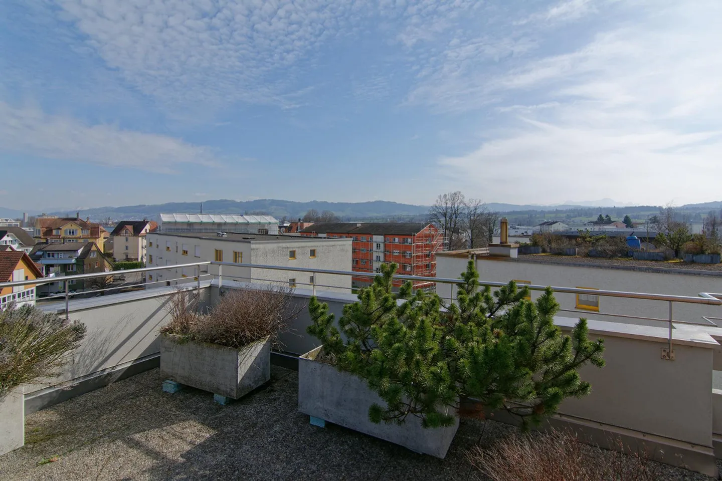 5.5-Room Penthouse Apartment with Lake View - Photo 26 of 30