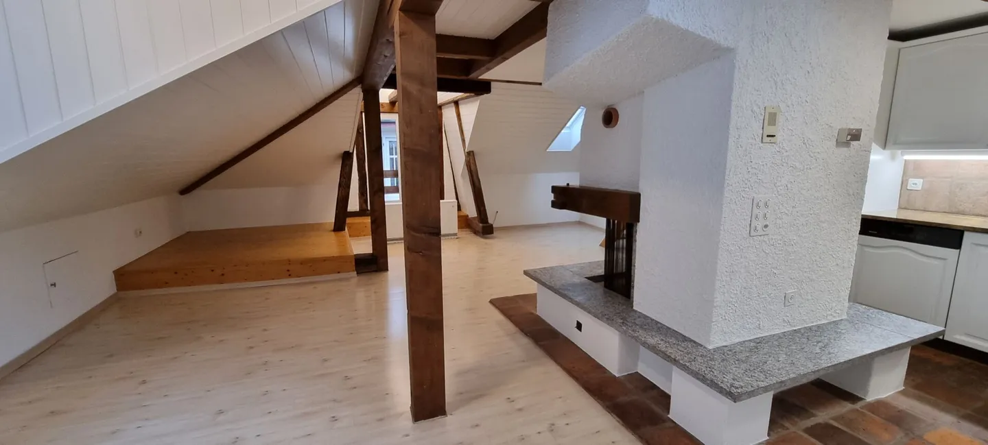 Appartement en attique original avec terrasse - Photo 6 sur 14