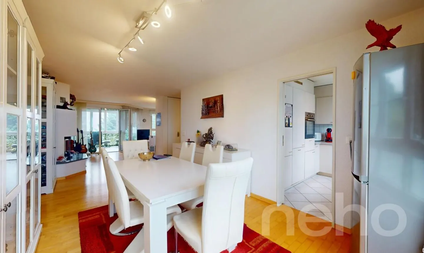 Charmante appartement 3.5 pièces avec jardin d'hiver & cheminée à Wittenbach - Photo 3 sur 11