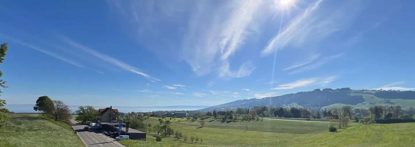 Appartamento attico 3 1/2 locali ultra moderno con loggia e vista lago a Mörschwil - Foto 2 di 10