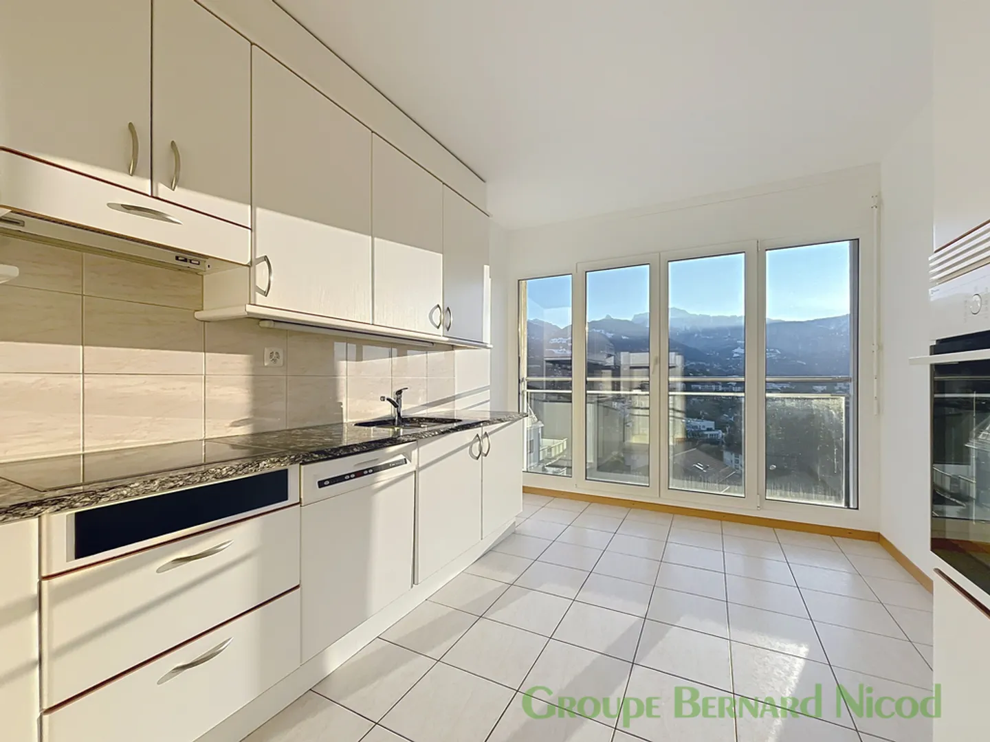 3.5 Room Apartment - Photo 3 of 12