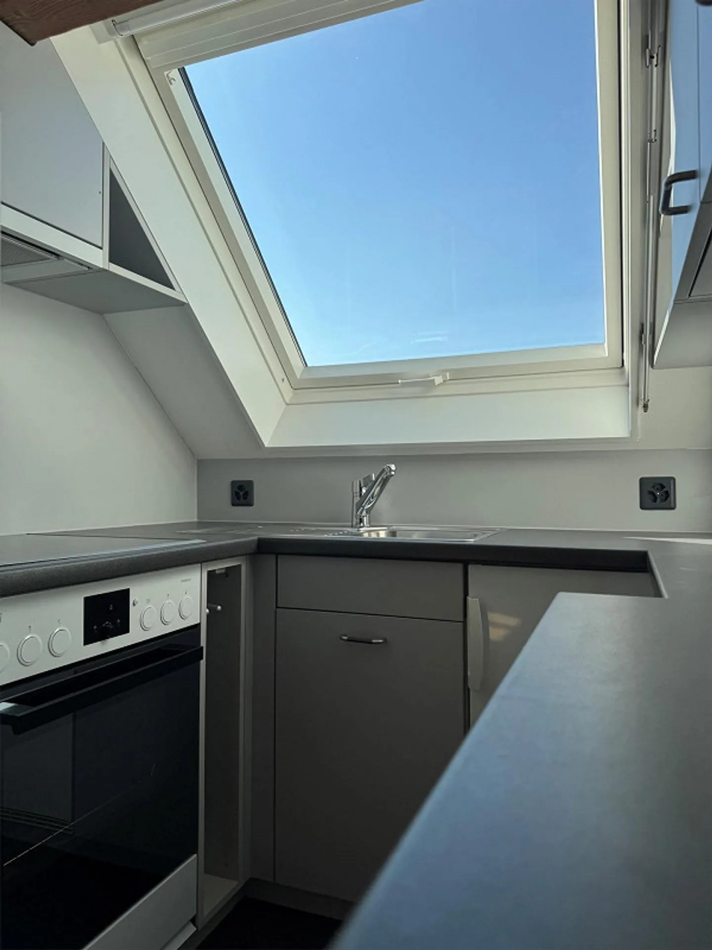 Your search ends here! Charming attic apartment - Photo 7 of 9