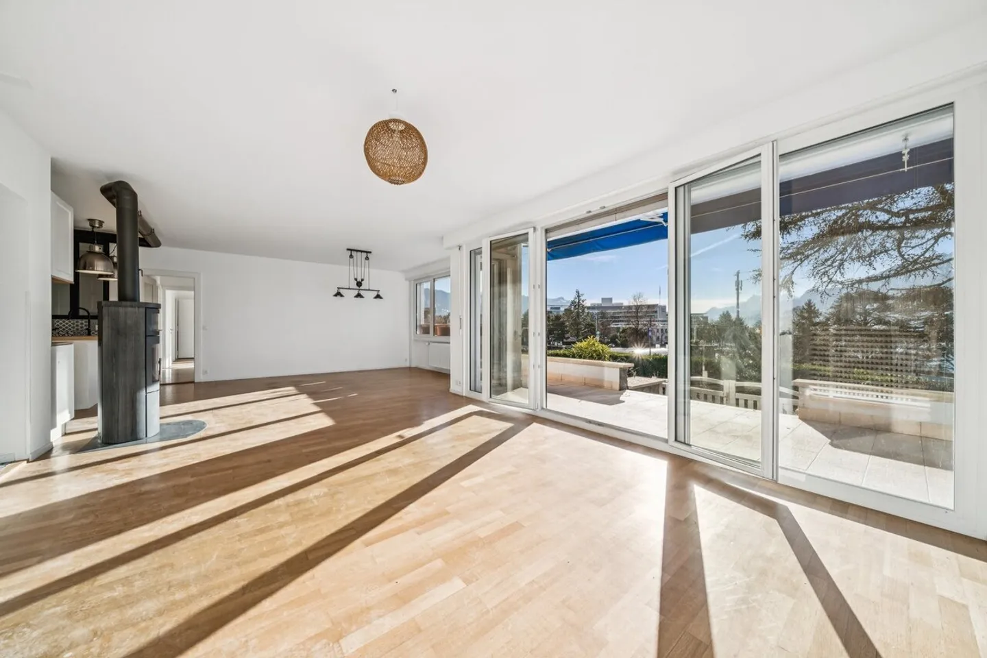 Magnifique appartement de 4 1/2 pces avec terrasse et jardin privatif - Photo 2 sur 13