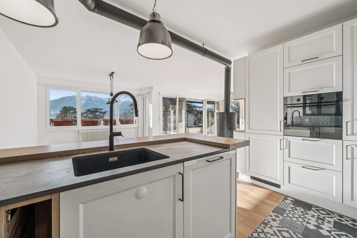 Magnifique appartement de 4 1/2 pces avec terrasse et jardin privatif - Photo 4 sur 13