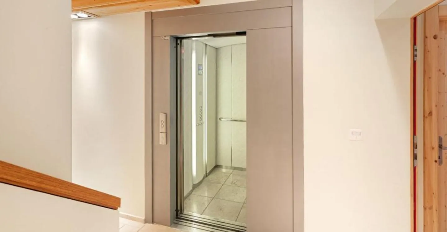 Exceptional 15-room chalet, elevator and panoramic view! - Photo 4 of 11