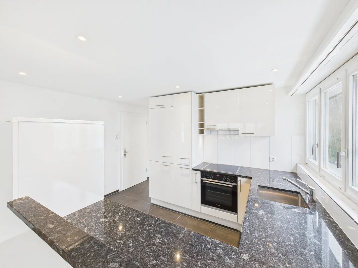 APPARTEMENT LUMINEUX AVEC VUE ET CONNEXION OPTIMALE - Photo 3 sur 7
