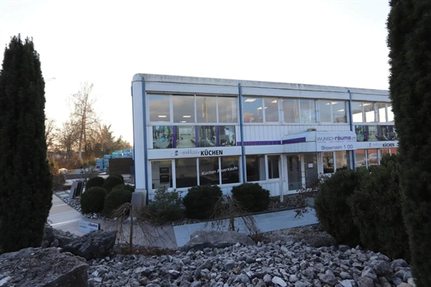 spazio commerciale adatto nella famosa "casa bianca" - Foto 3 di 18
