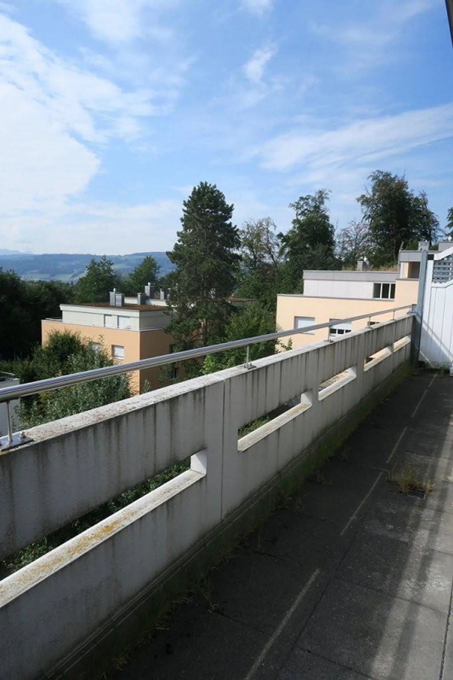 APPARTEMENT PENTHOUSE MODERNE 3.5 CHAMBRES AVEC UNE SUPERBE VUE - Photo 11 sur 12