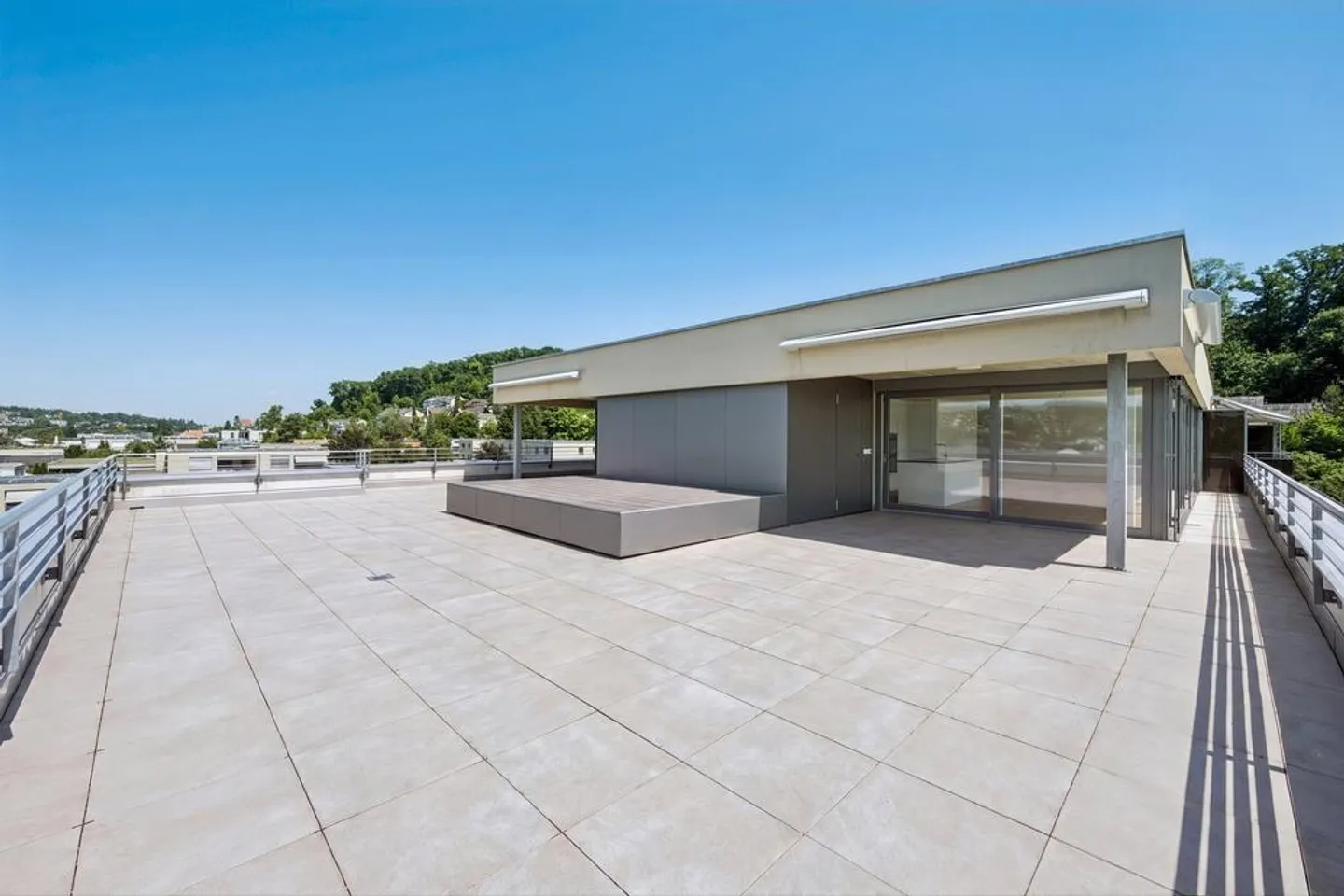 4.5 stanze - Appartamento attico con terrazza soleggiata - Foto 4 di 12