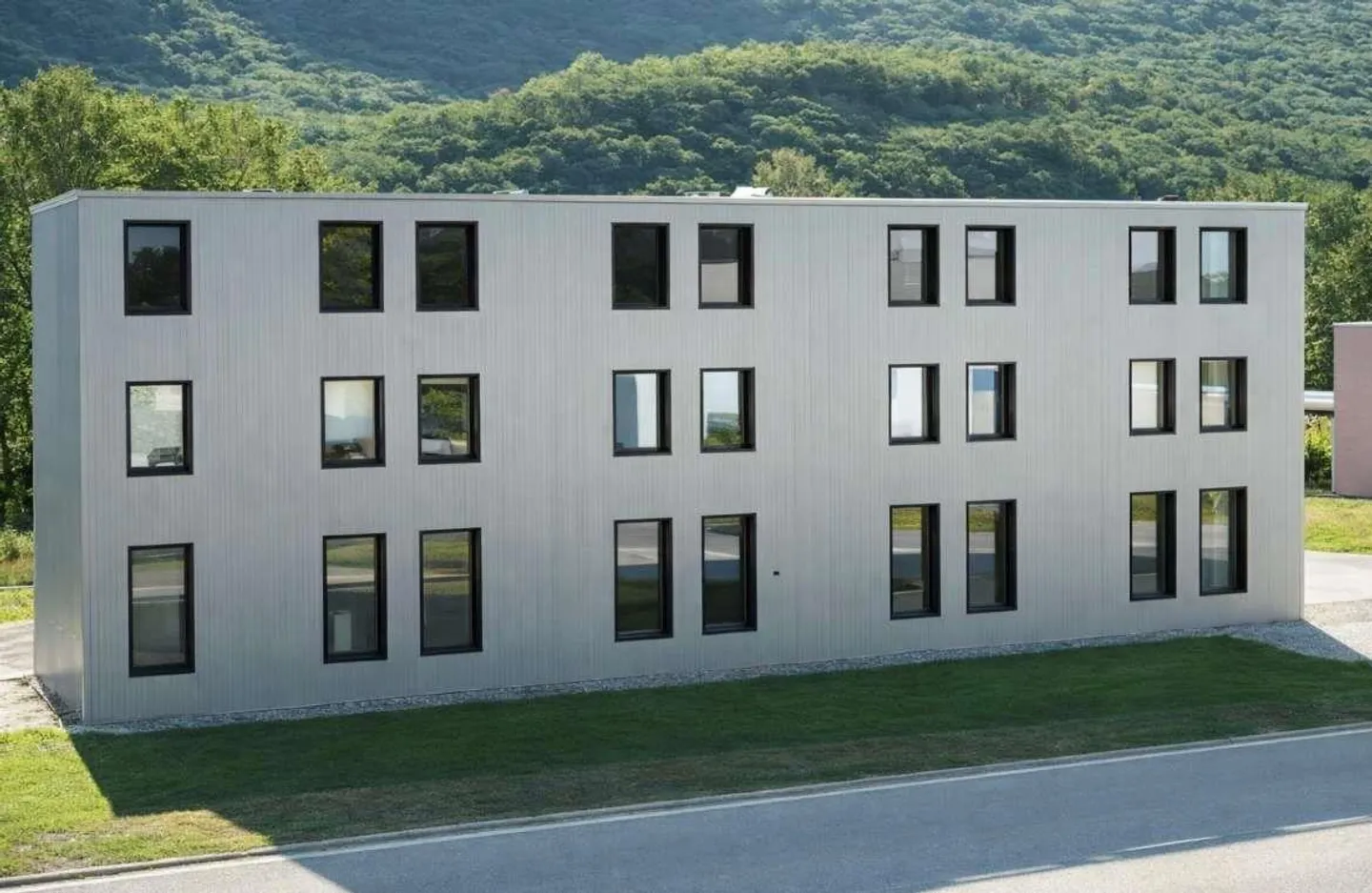 Vielseitiger moderner Bürogeschäftsraum - Foto 3 von 3