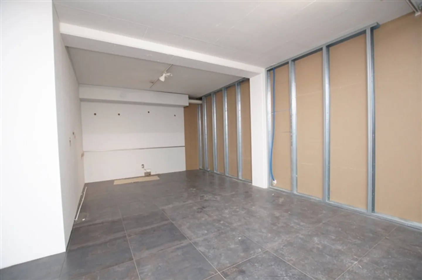 spazio commerciale adatto nella famosa "casa bianca" - Foto 15 di 18