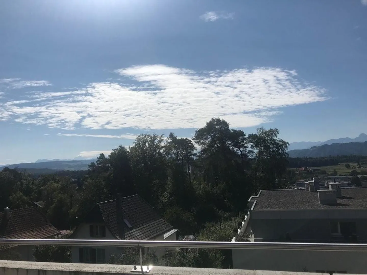 APPARTEMENT PENTHOUSE MODERNE 3.5 CHAMBRES AVEC UNE SUPERBE VUE - Photo 12 sur 12