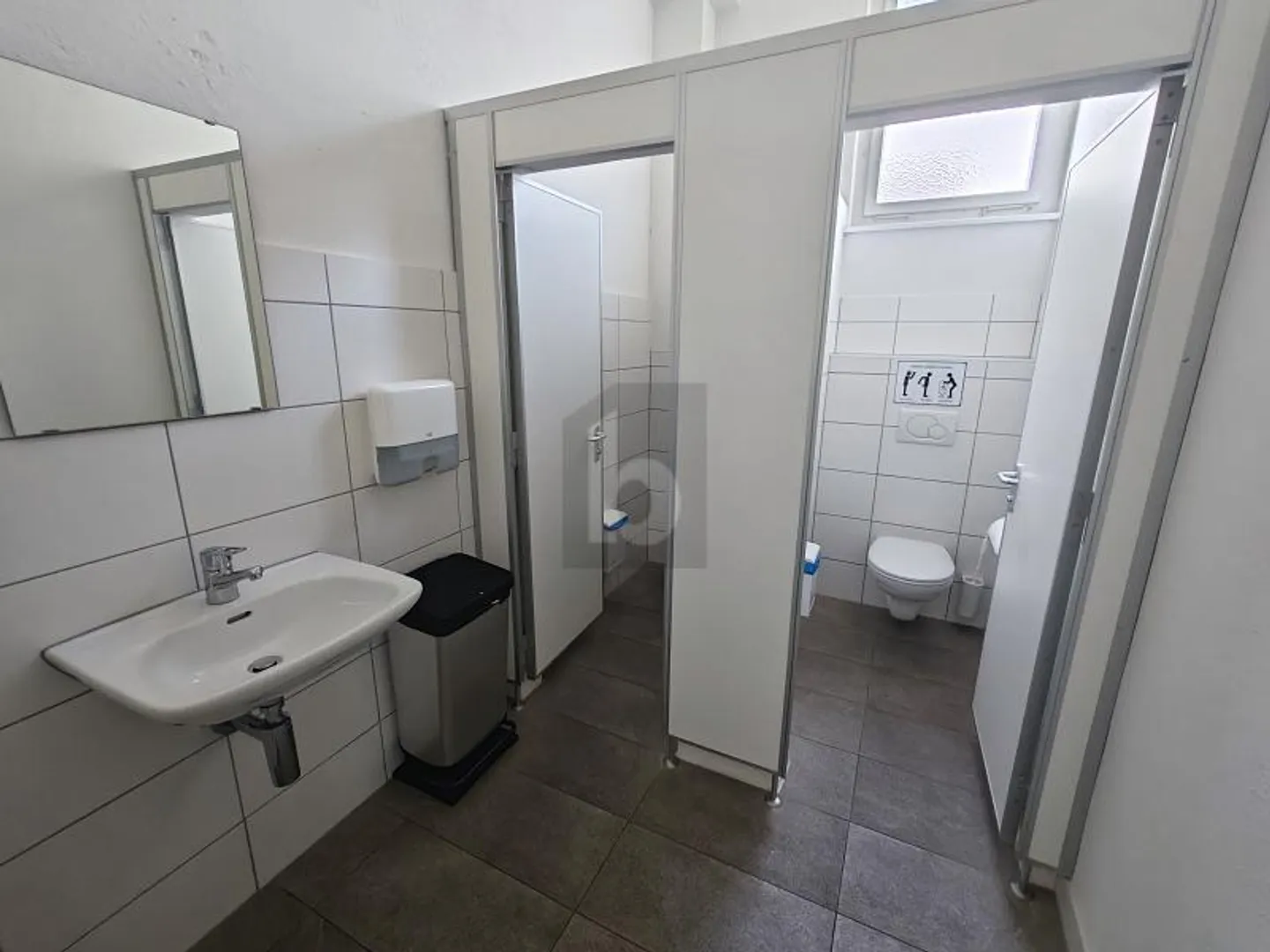 GROSS, VIELFÄLTIG NUTZBAR, AN ZENTRALER LAGE - Foto 3 von 6