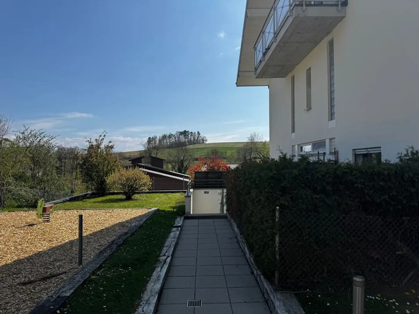 Investment Opportunity: 4.5 Rooms in a Quiet Location, 1st Floor - Photo 9 of 13