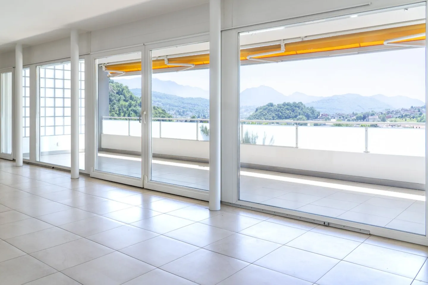 Spacious 4.5-room apartment with terrace - Photo 1 of 7