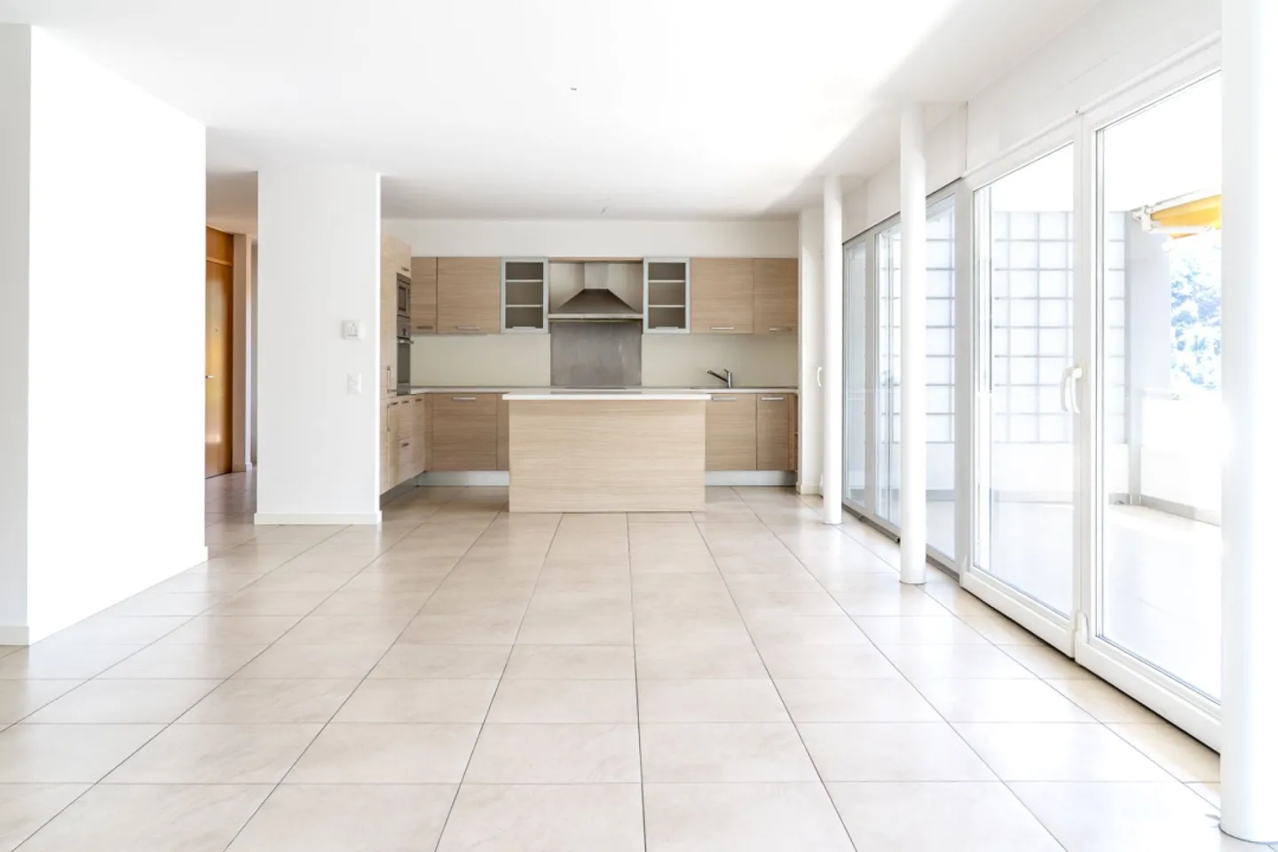 Spacious 4.5-room apartment with terrace - Photo 2 of 7