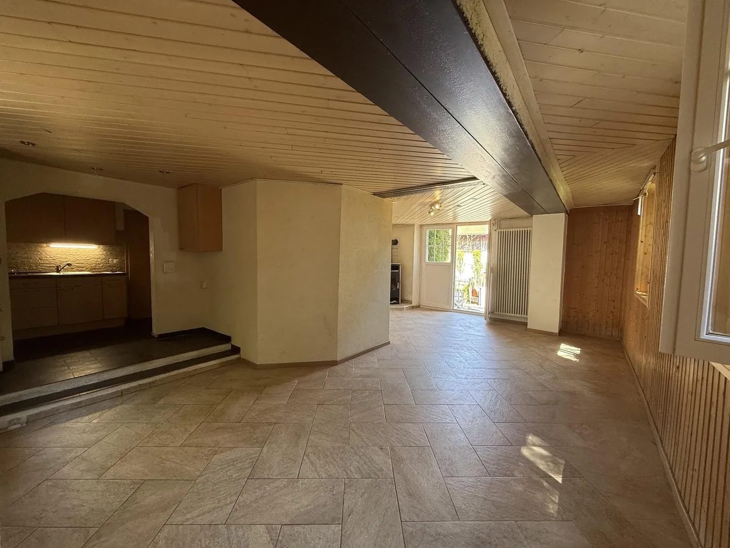 Grand studio avec cuisine moderne - Photo 4 sur 6