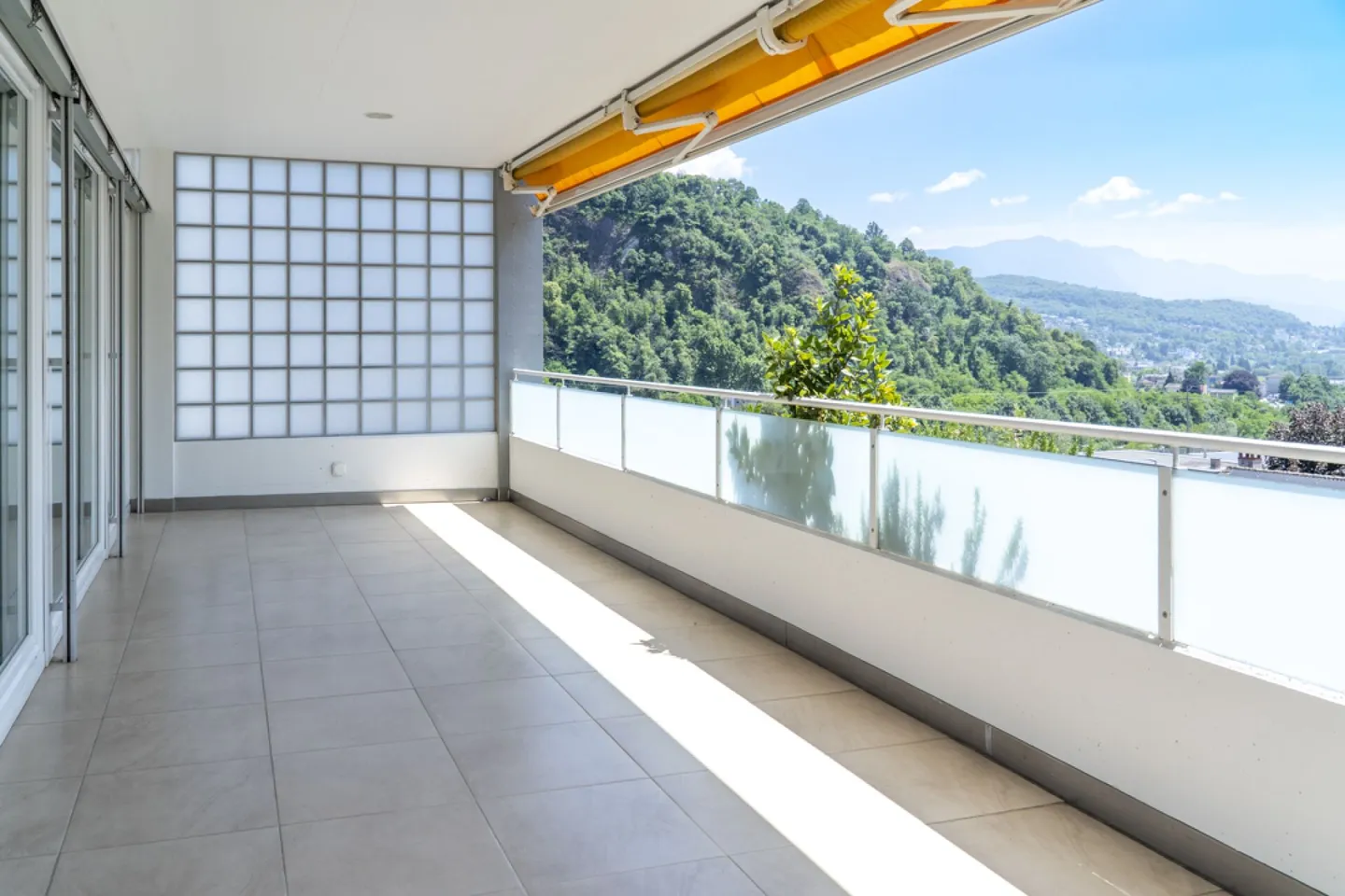 Spacious 4.5-room apartment with terrace - Photo 7 of 7