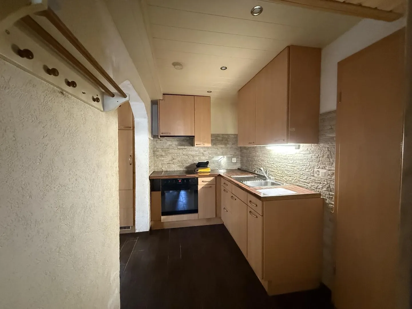 Grand studio avec cuisine moderne - Photo 5 sur 6
