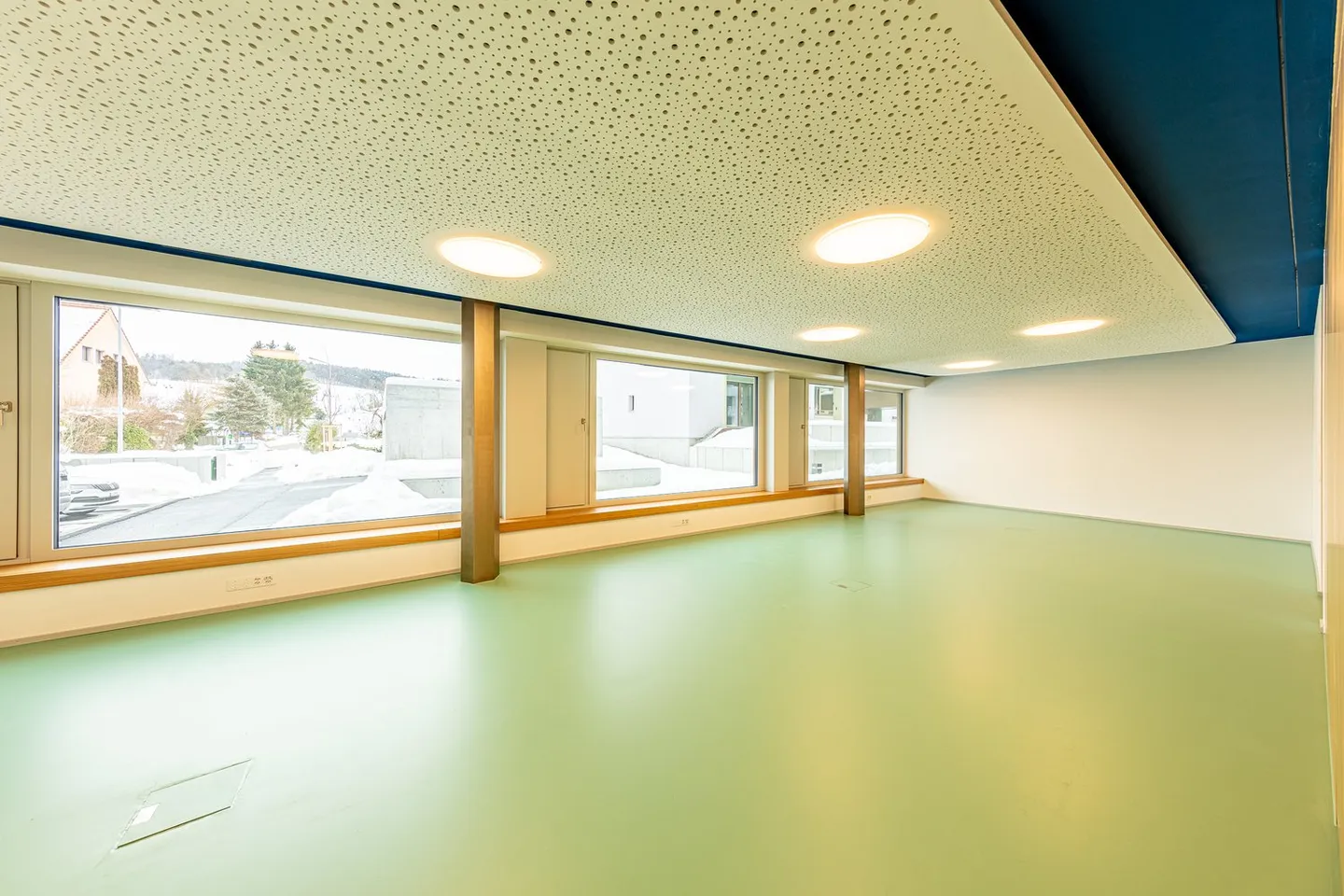 91m² Büro-/Verkaufsfläche im EG mit Küche & Nebenräumen in Embrach - Foto 3 von 6