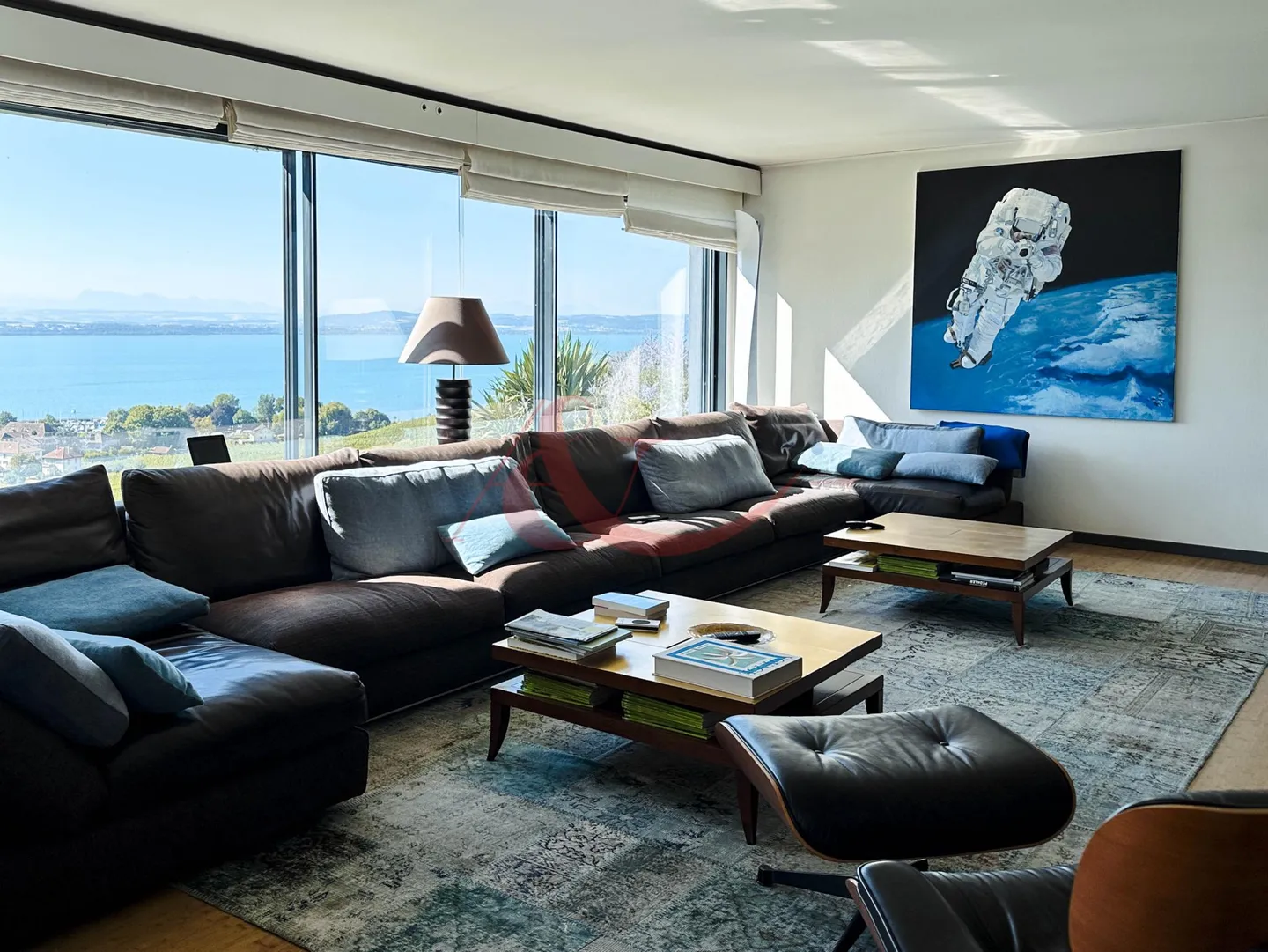 Stunning Villa with Lake View - Photo 5 of 11