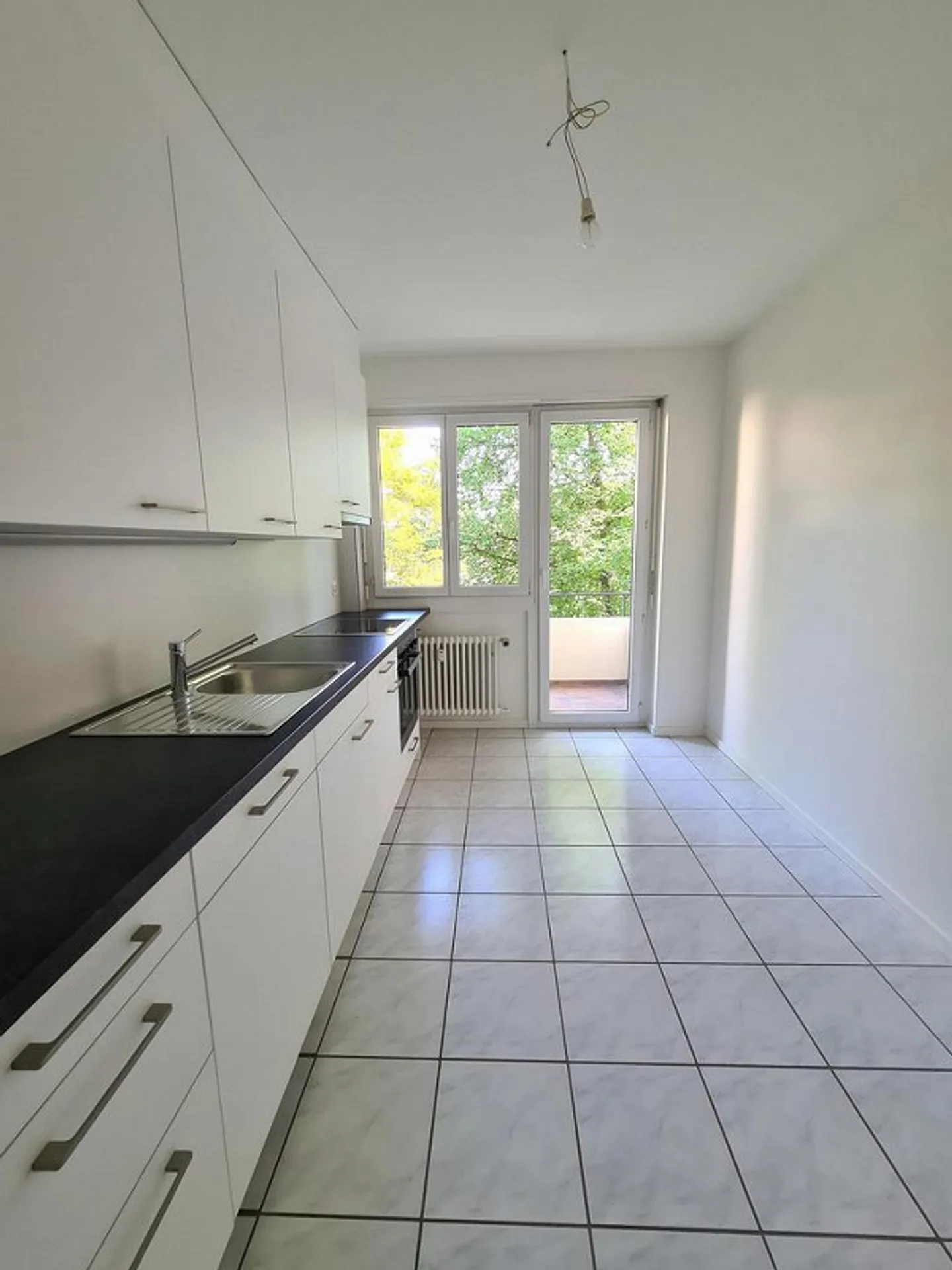 Appartement lumineux et spacieux de 2 pièces près de Neuweilerplatz - Photo 2 sur 6