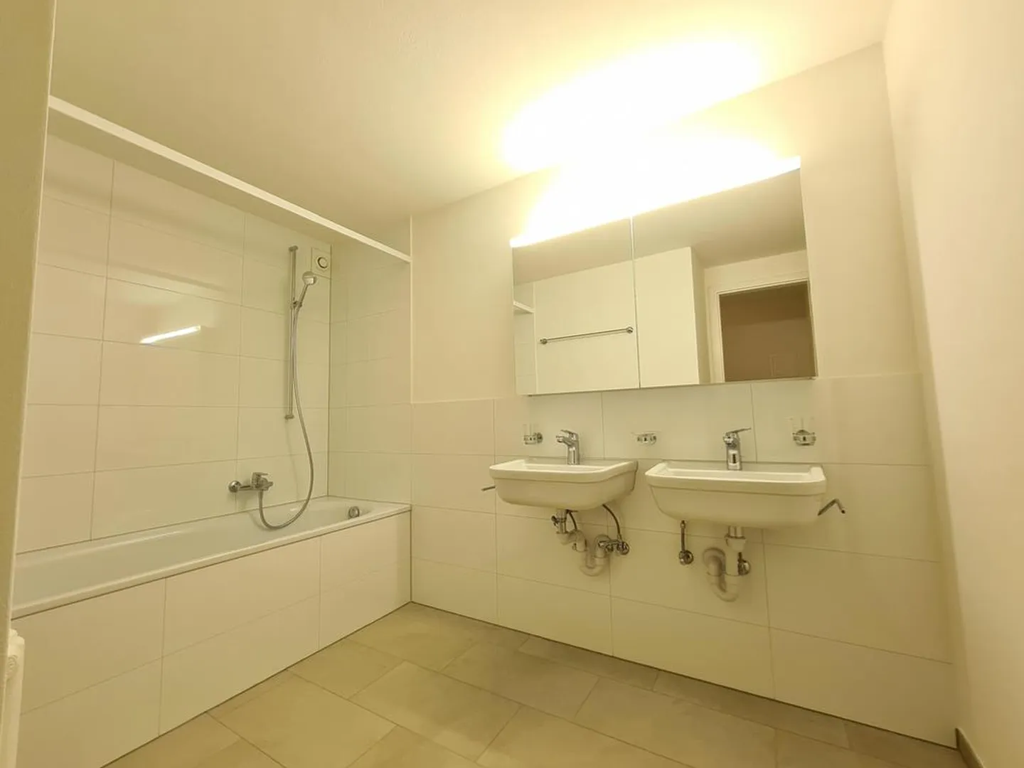 Appartement lumineux et spacieux de 2 pièces près de Neuweilerplatz - Photo 5 sur 6