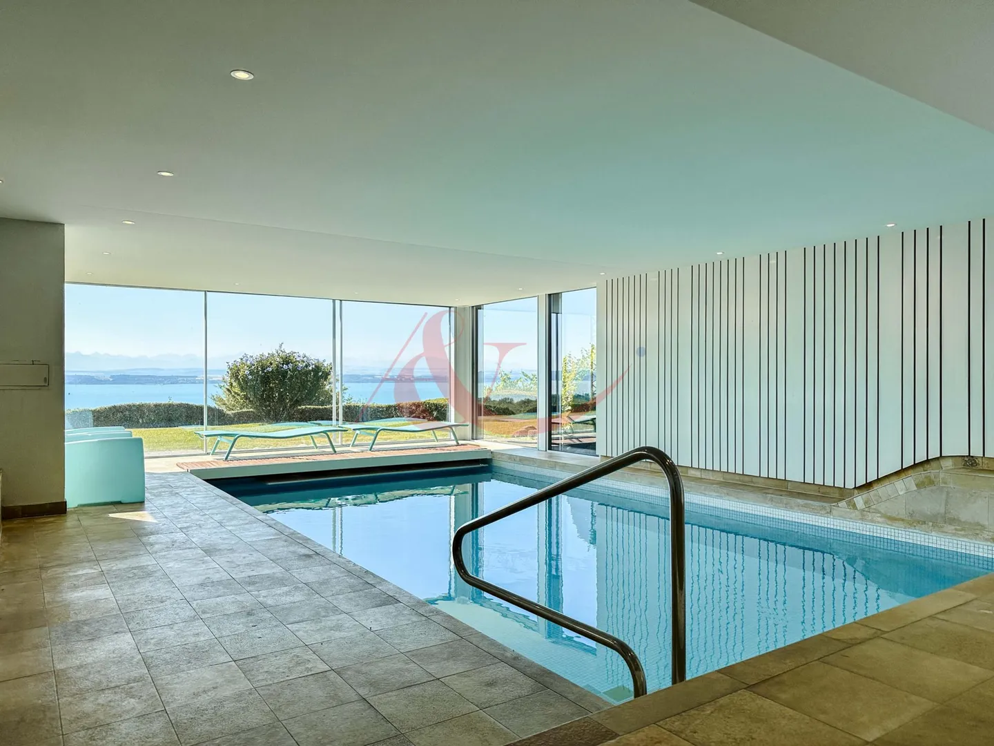 Stunning Villa with Lake View - Photo 10 of 11