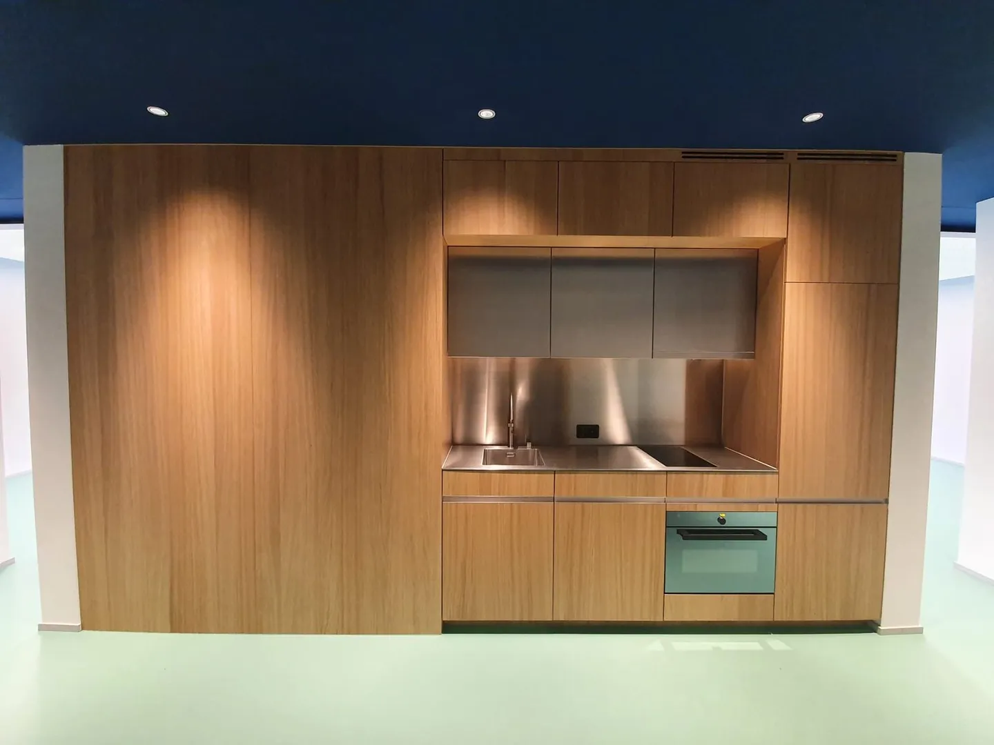 91m² Büro-/Verkaufsfläche im EG mit Küche & Nebenräumen in Embrach - Foto 2 von 6