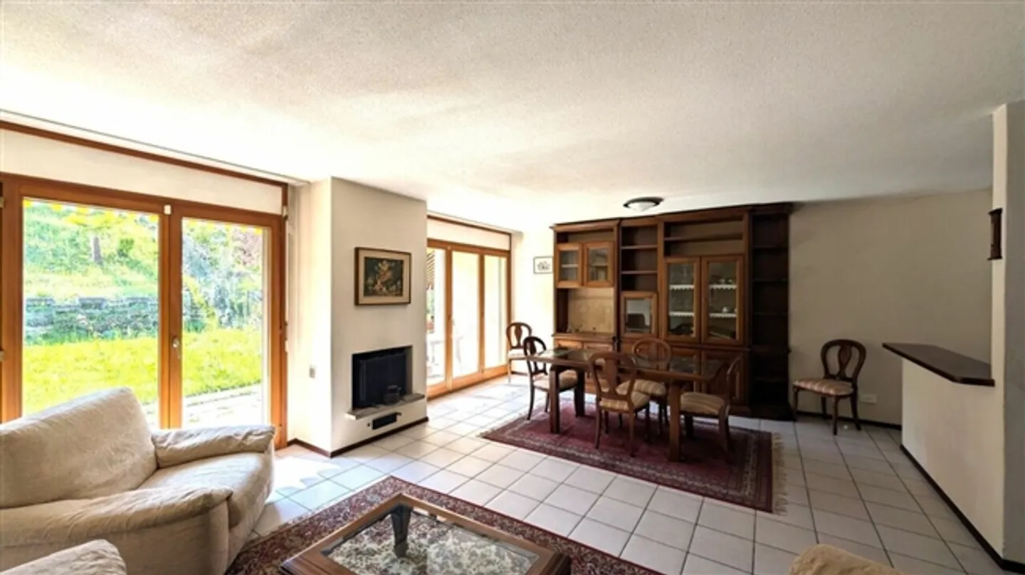 Maison mitoyenne au style sobre et élégant - Photo 1 sur 11