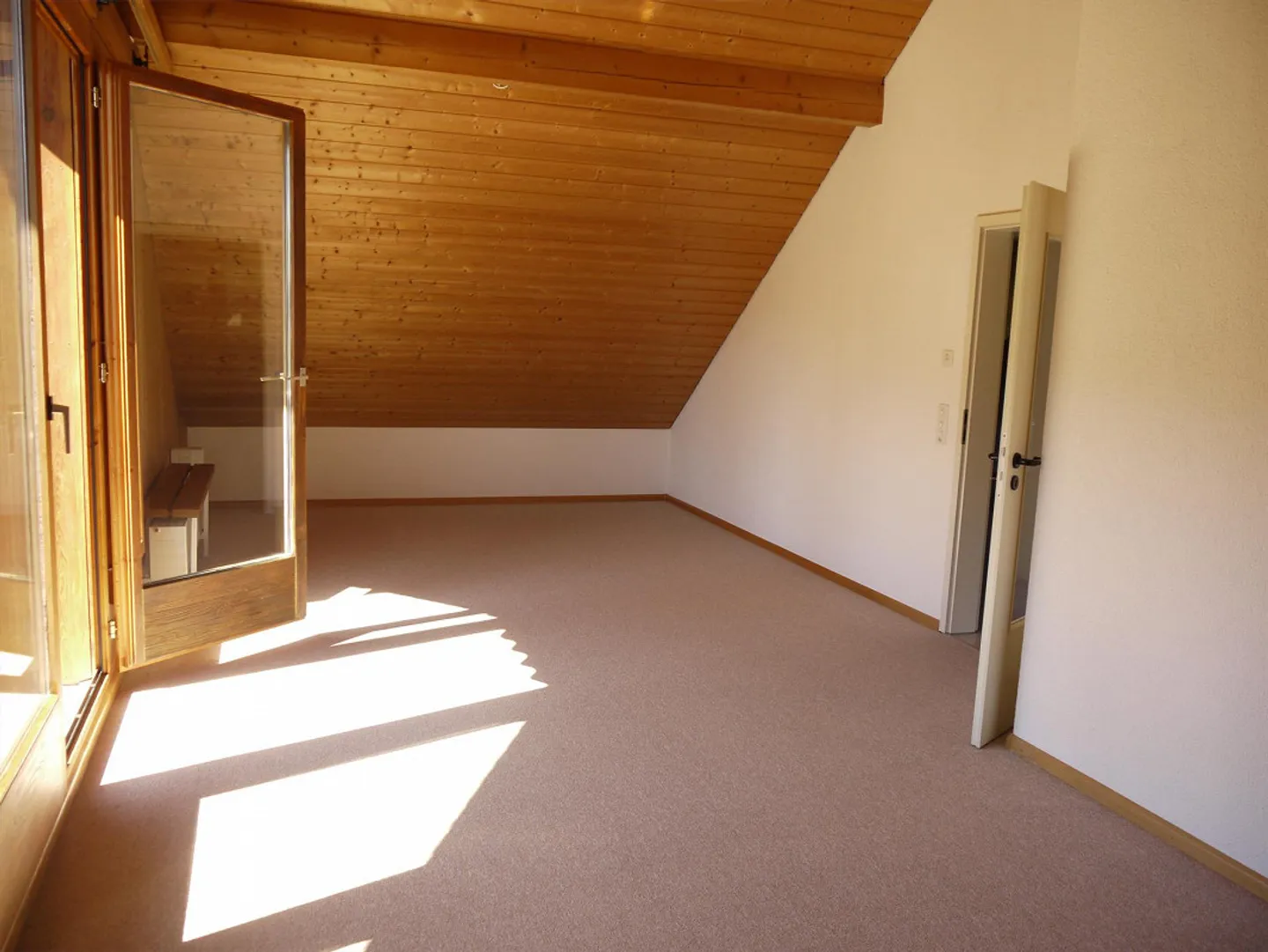 Appartement spacieux et lumineux de 3,5 pièces à Merishausen - Photo 2 sur 11