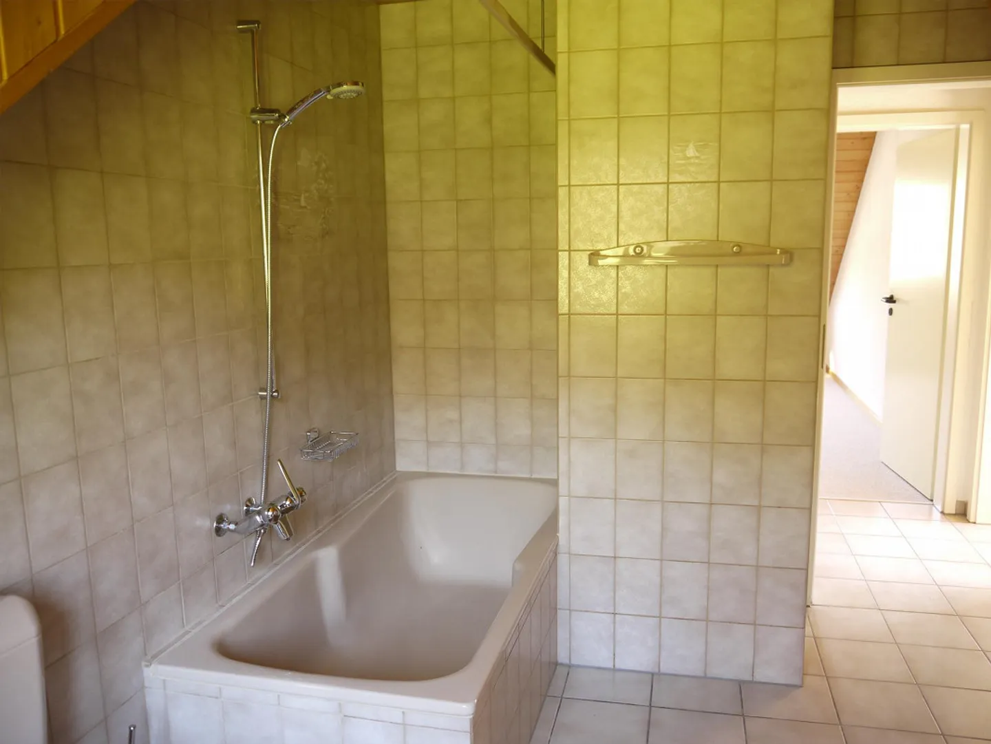 Appartement spacieux et lumineux de 3,5 pièces à Merishausen - Photo 5 sur 11