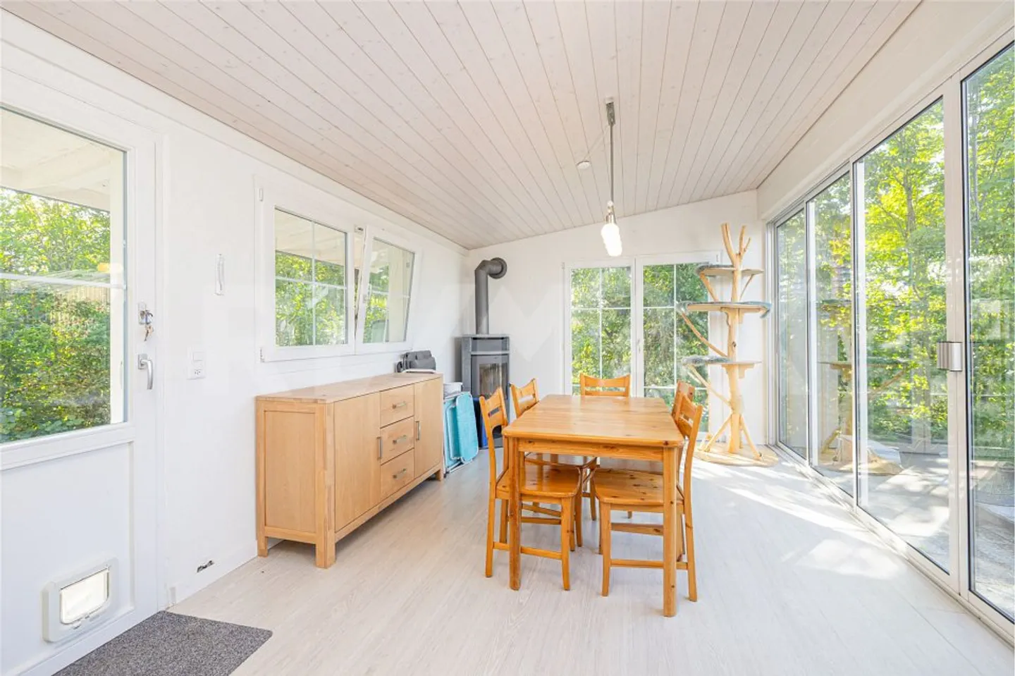 Charming Detached Family Home - Photo 10 of 13