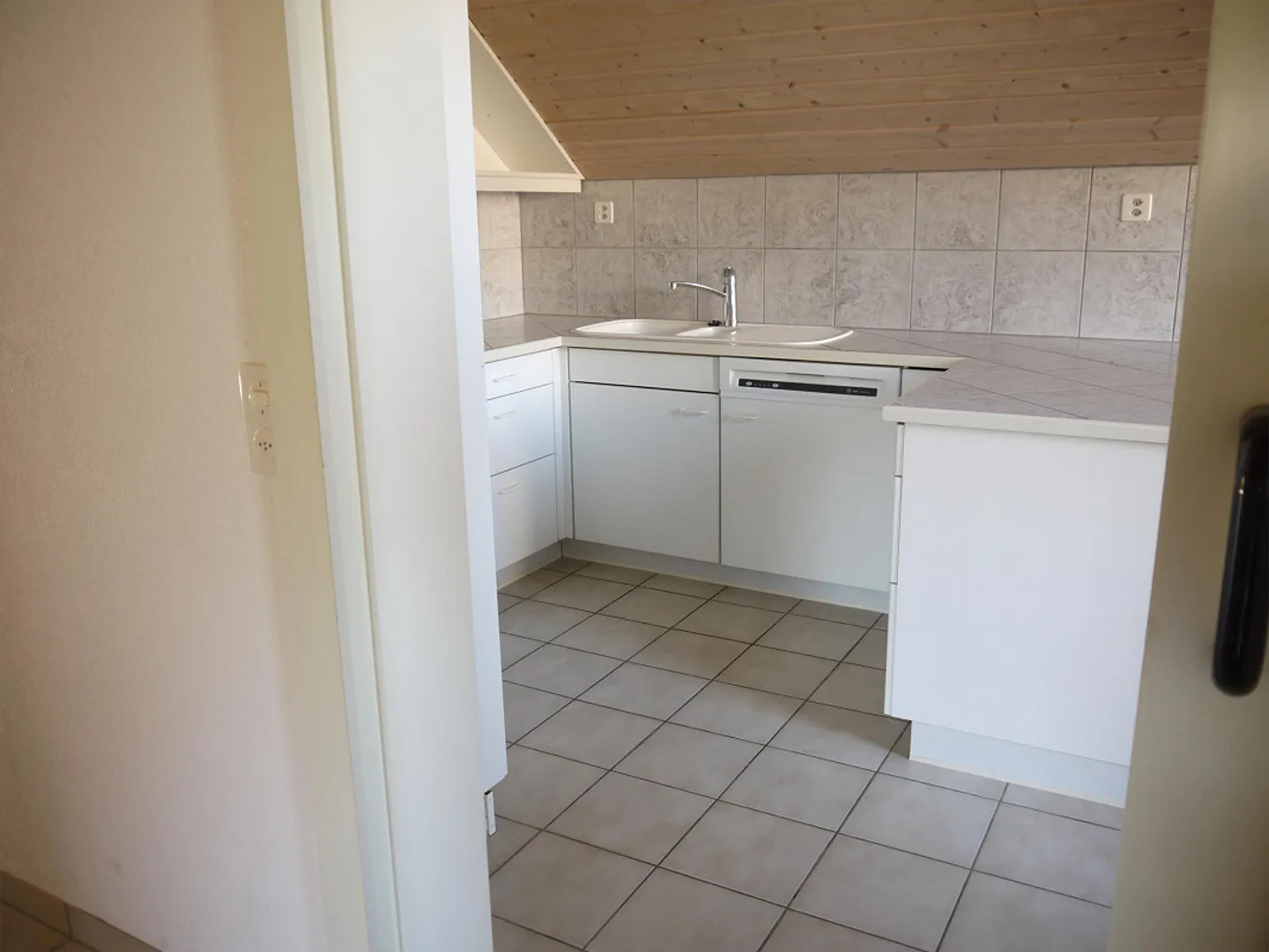 Appartement spacieux et lumineux de 3,5 pièces à Merishausen - Photo 8 sur 11