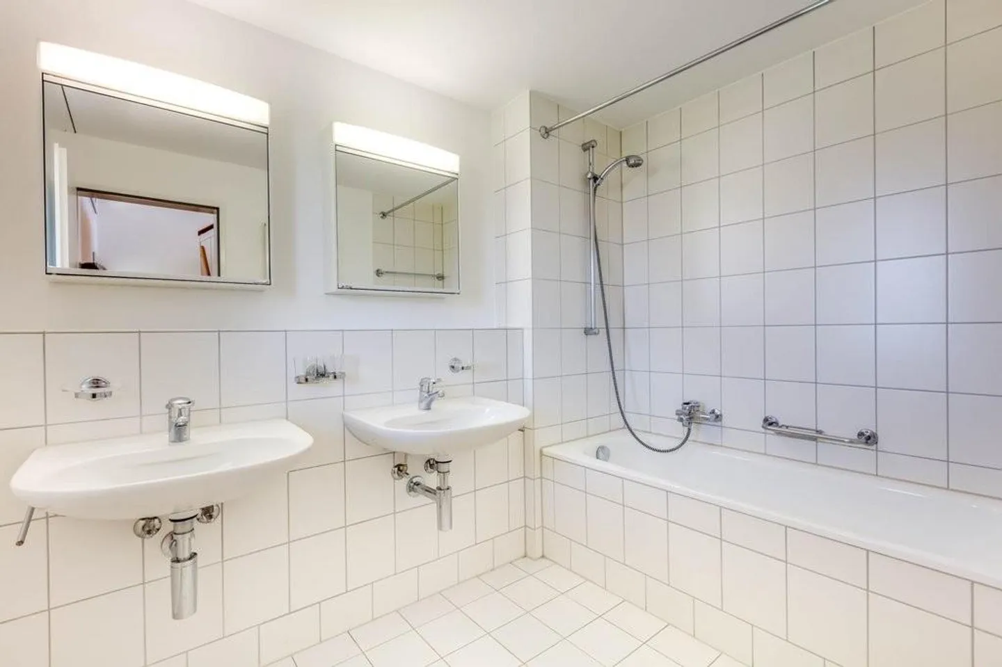 Modern 4.5-Z' Maisonette Apartment in Reinach - Photo 3 of 9