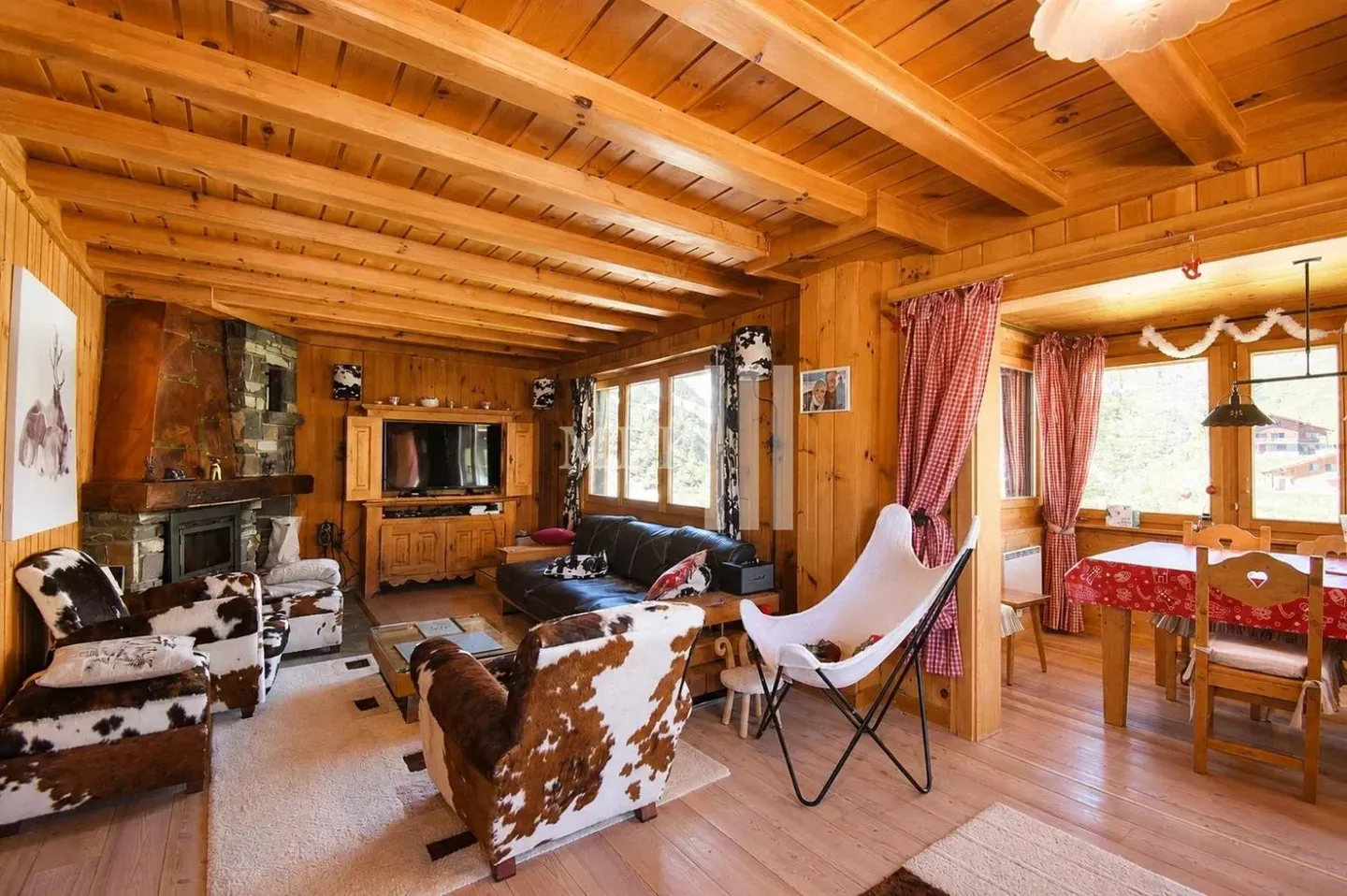 Luxury Chalet with Mountain Views - Photo 3 of 13