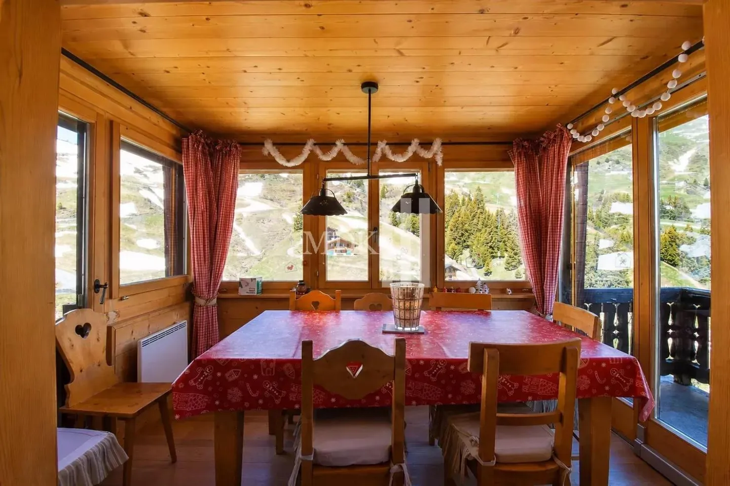 Luxury Chalet with Mountain Views - Photo 4 of 13