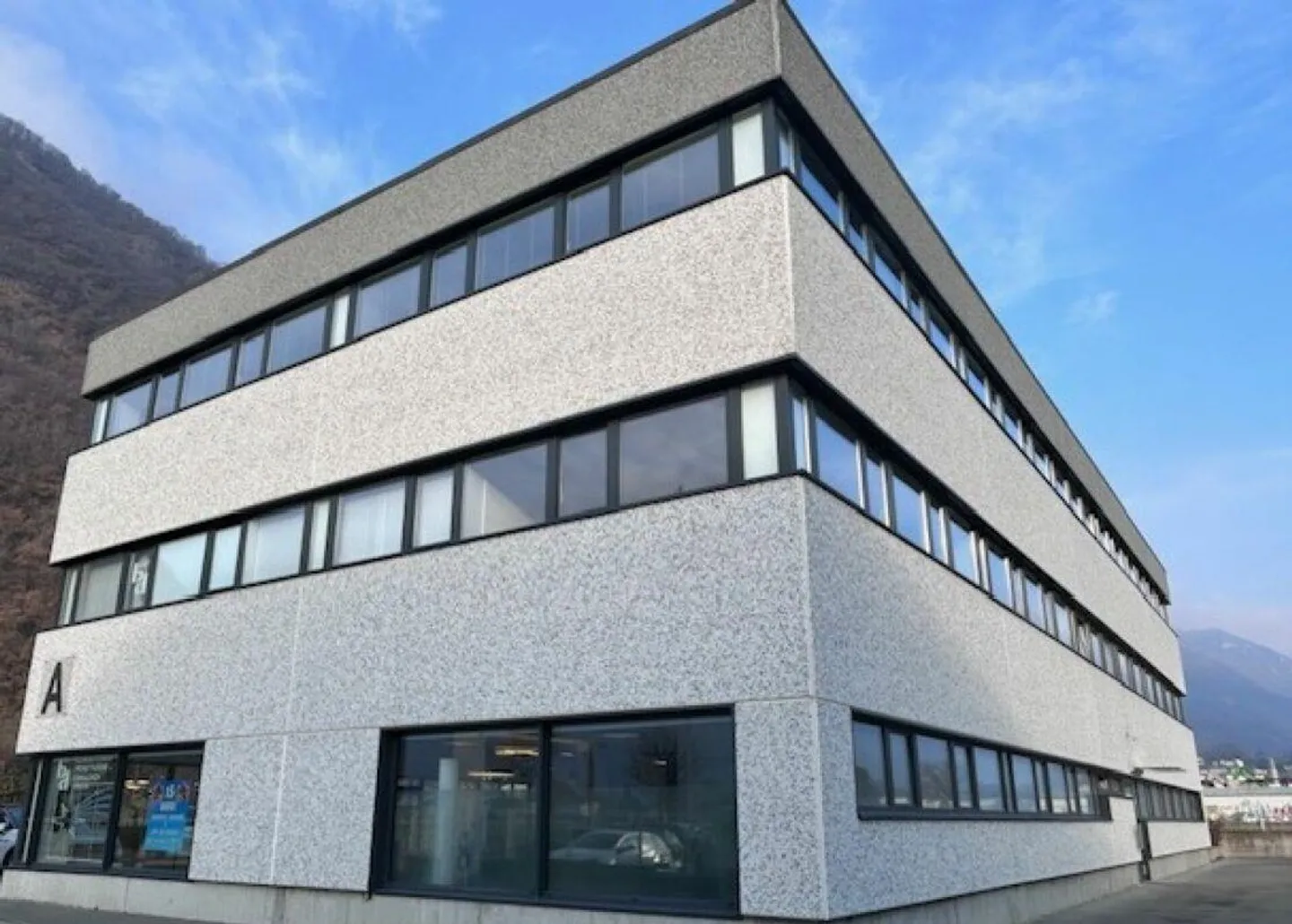 BÜROS UND GEWERBLICHE FLÄCHEN IN MODERNEM GEBÄUDE - Foto 2 von 18