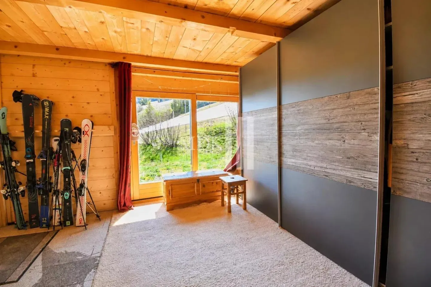 Luxury Chalet with Mountain Views - Photo 7 of 13