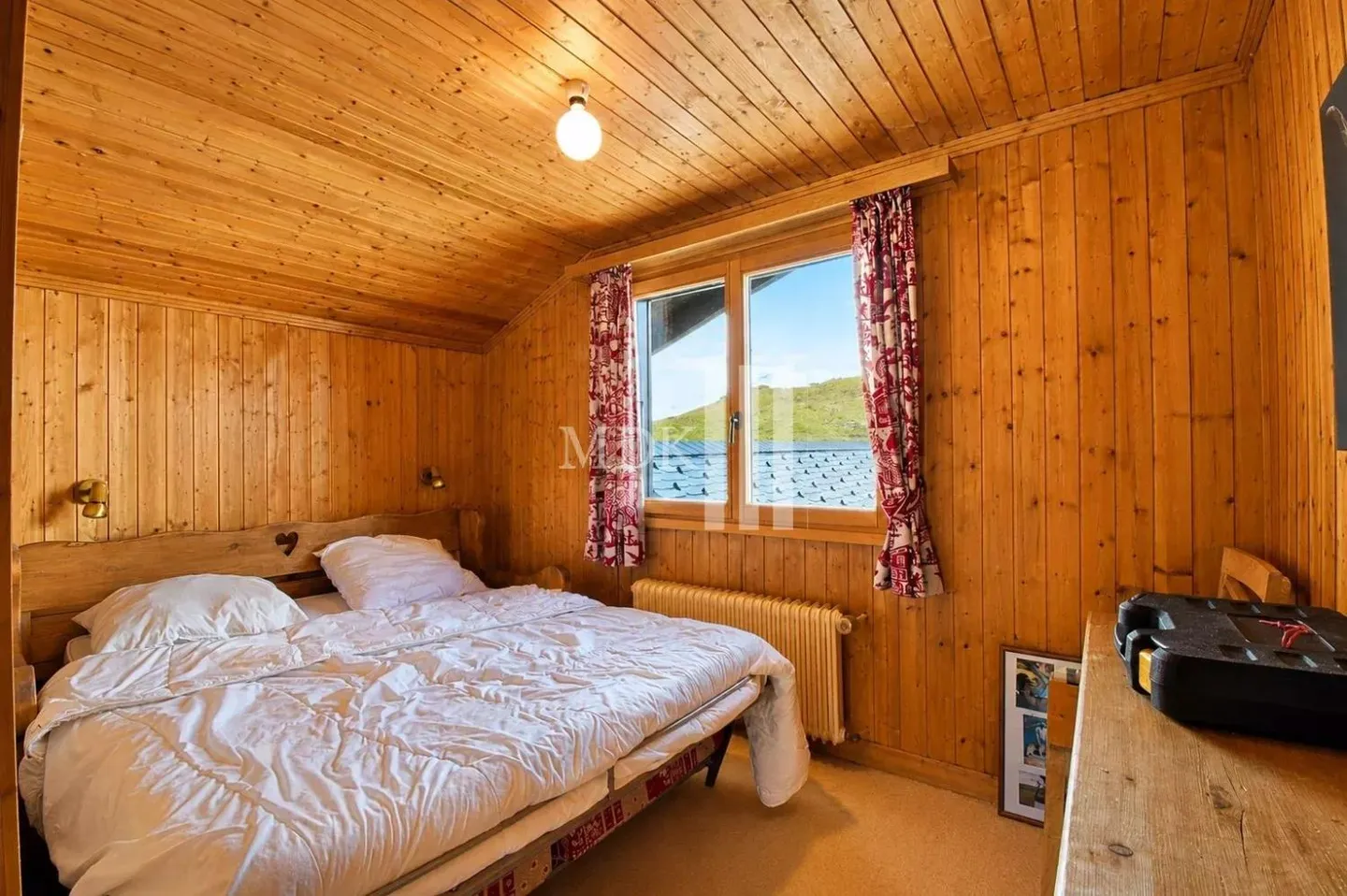 Luxury Chalet with Mountain Views - Photo 8 of 13