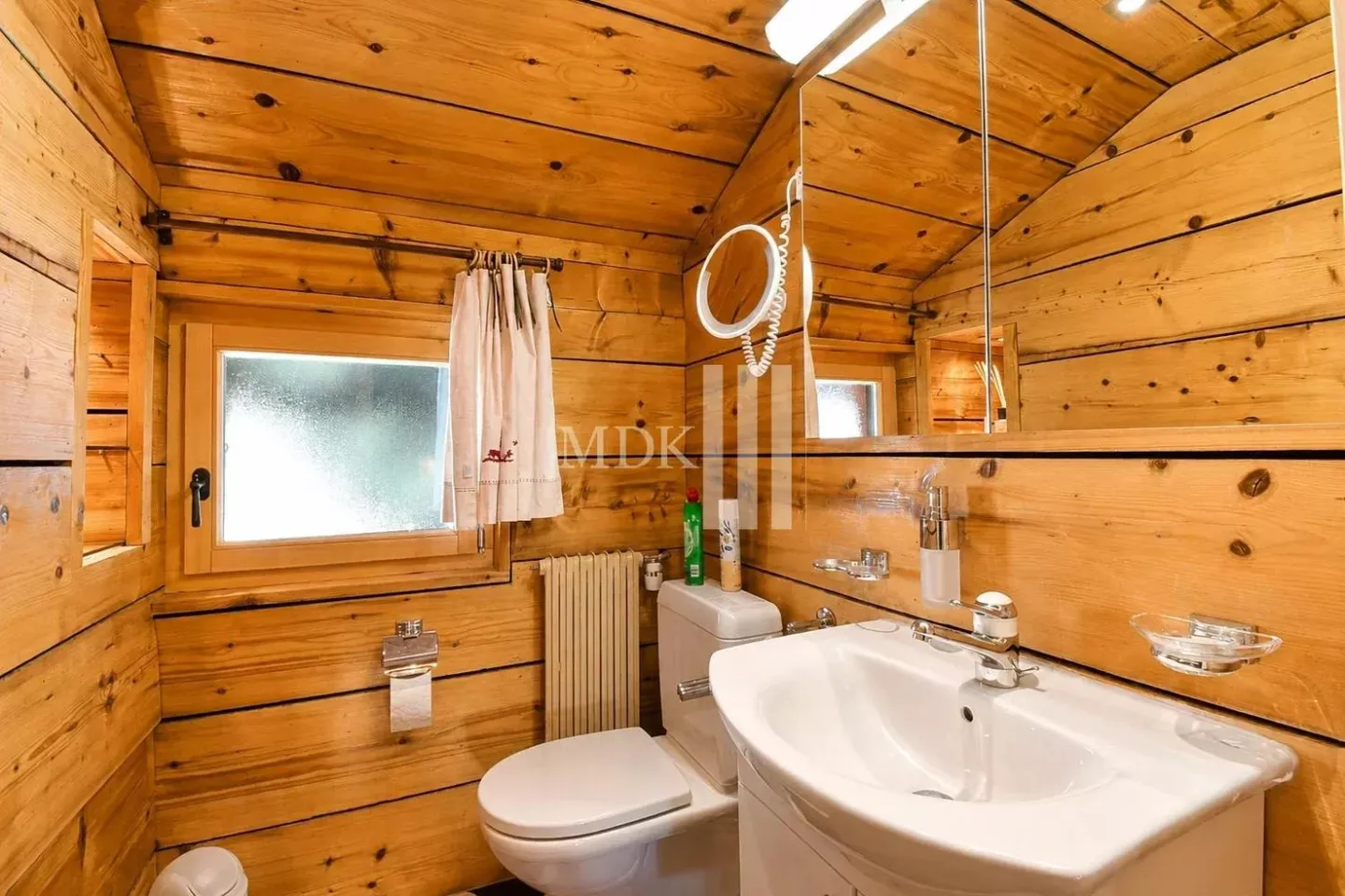 Luxury Chalet with Mountain Views - Photo 12 of 13