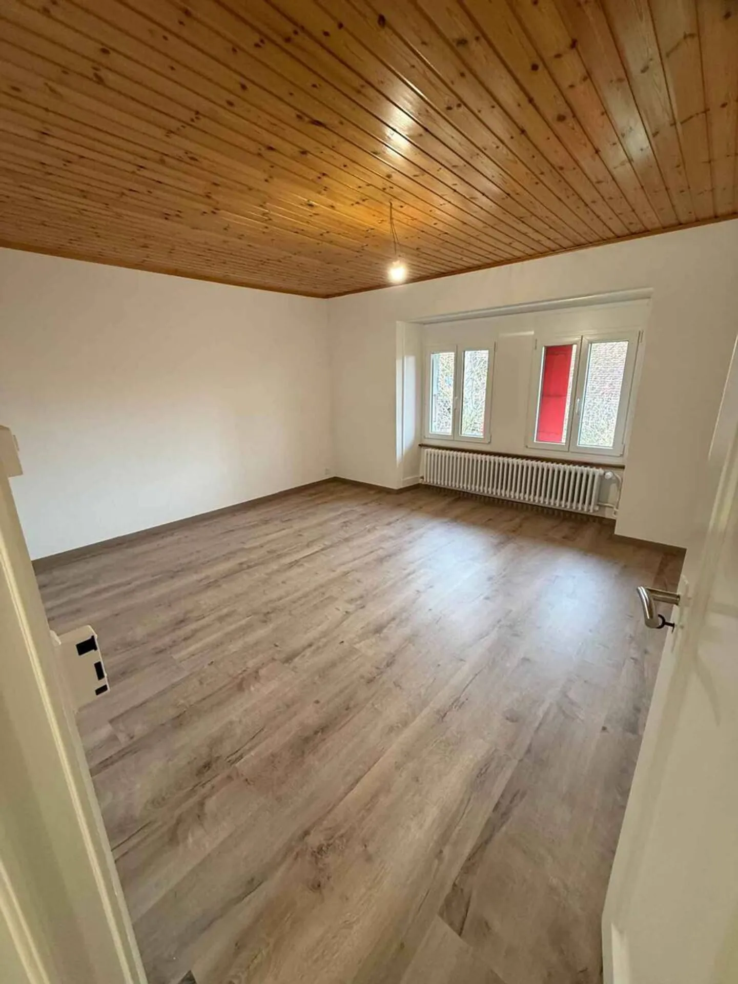 Magnifique maison entièrement rénovée à louer - Photo 8 sur 9