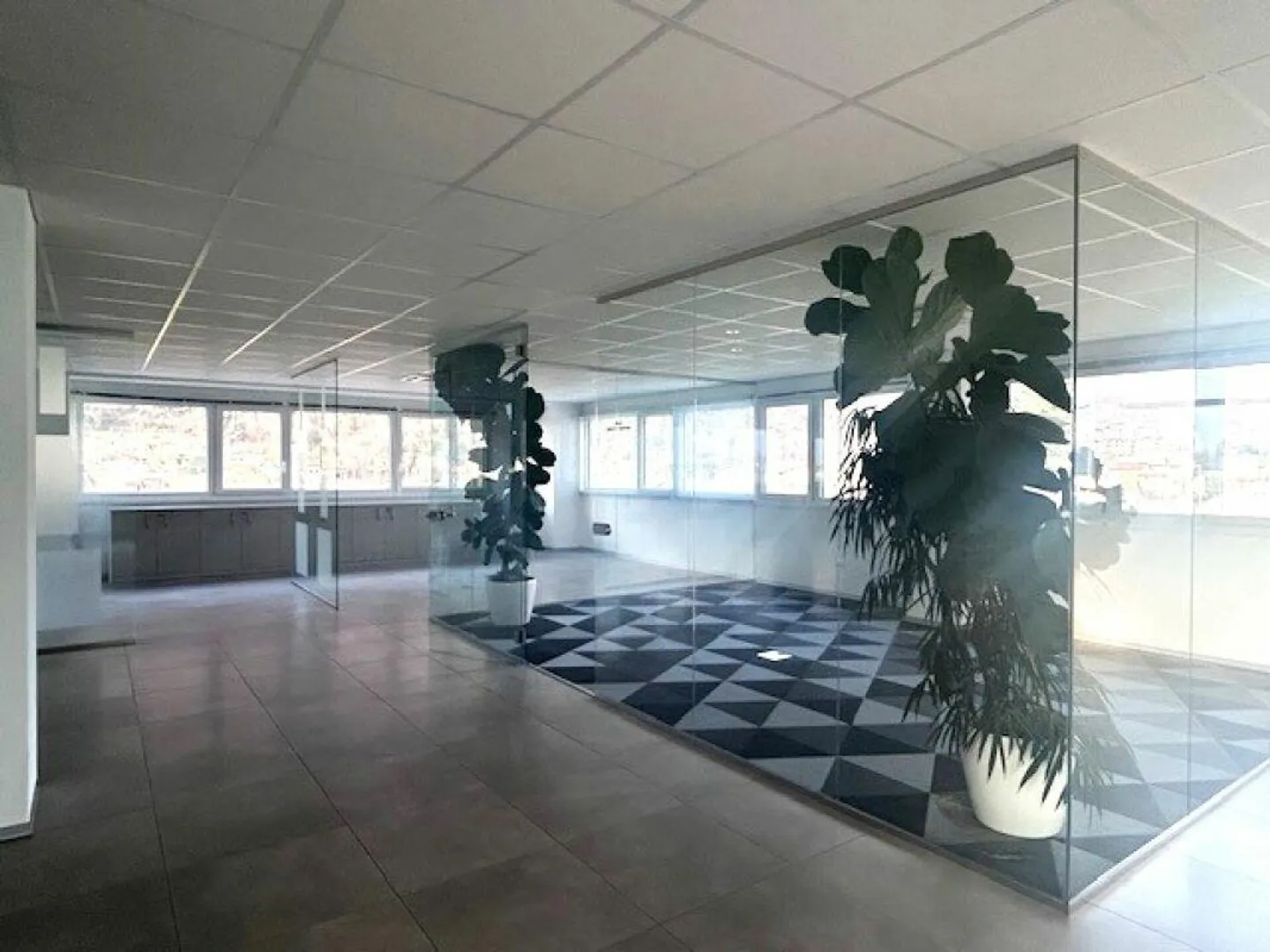 BÜROS UND GEWERBLICHE FLÄCHEN IN MODERNEM GEBÄUDE - Foto 7 von 18