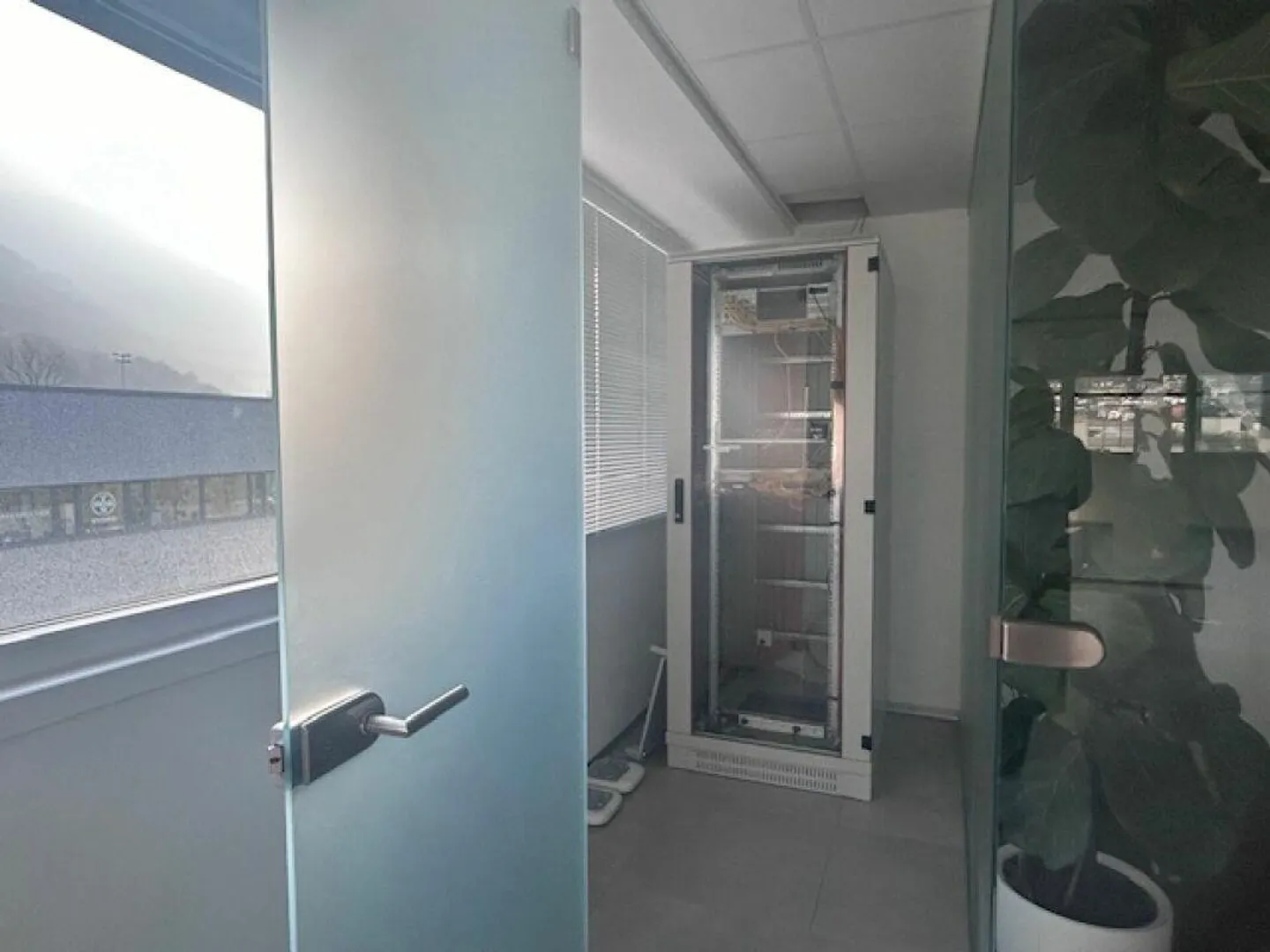 BÜROS UND GEWERBLICHE FLÄCHEN IN MODERNEM GEBÄUDE - Foto 8 von 18
