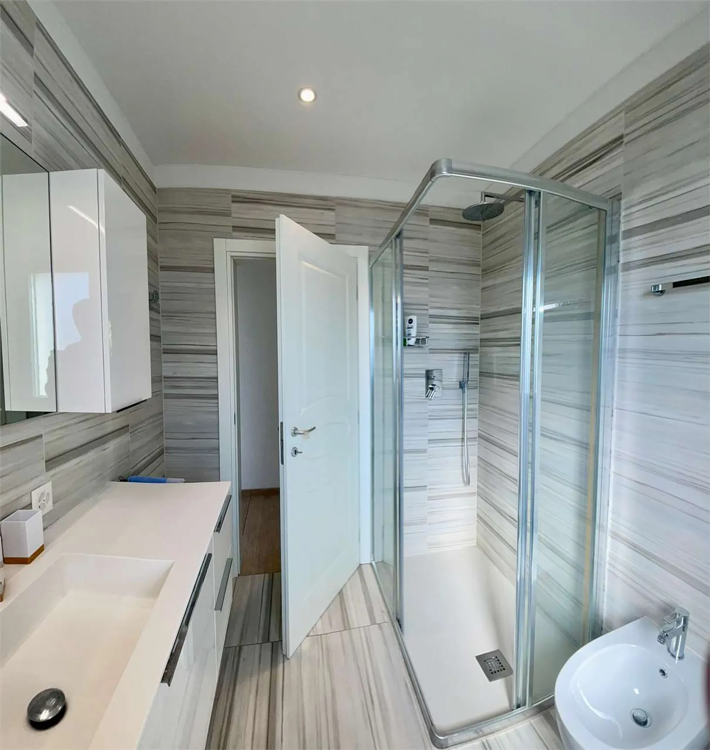 Villa of high standard in the most exclusive area of Cademp - Photo 12 of 13