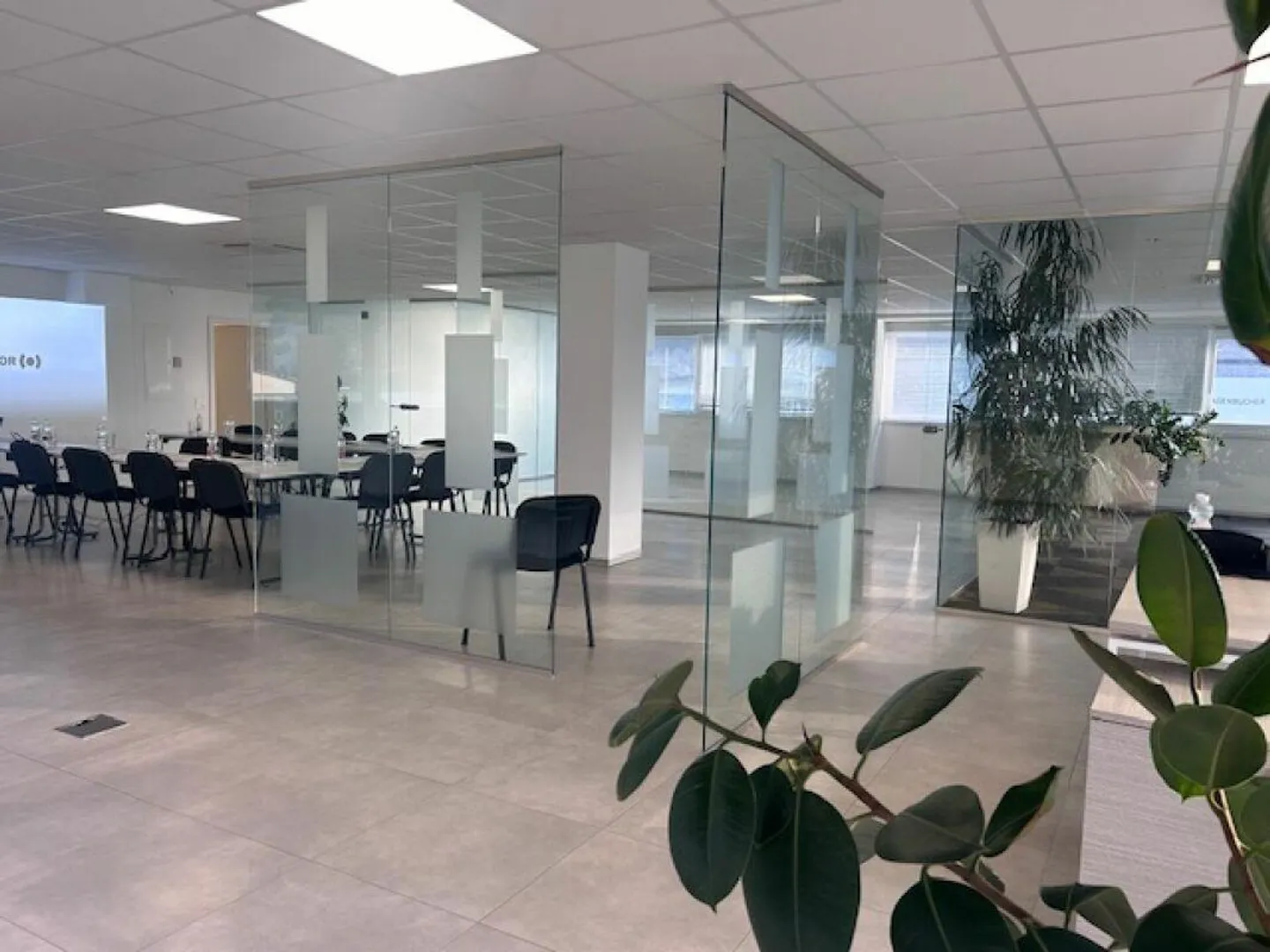BÜROS UND GEWERBLICHE FLÄCHEN IN MODERNEM GEBÄUDE - Foto 9 von 18